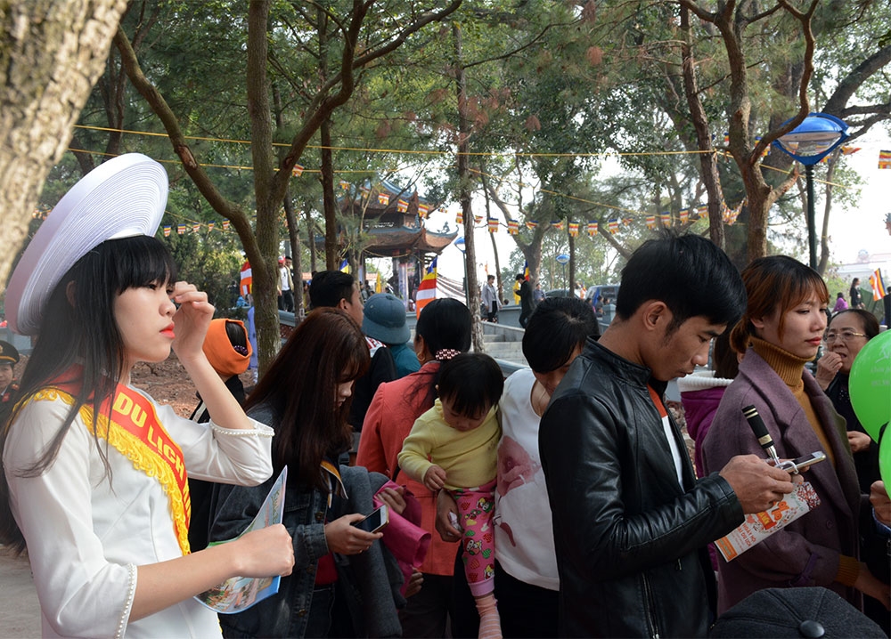 Rất đông du khách đến với hội Lim ngay từ khi chưa khai mạc.